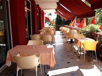 Logis - Et Restaurant Le Relais Des Garrigues Hotel 2*