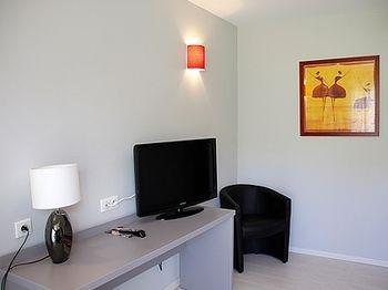 Logis - Et Restaurant Le Relais Des Garrigues Hotel 2*