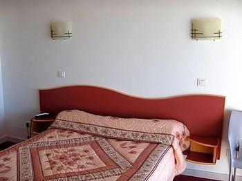Logis - Et Restaurant Le Relais Des Garrigues Hotel 2*